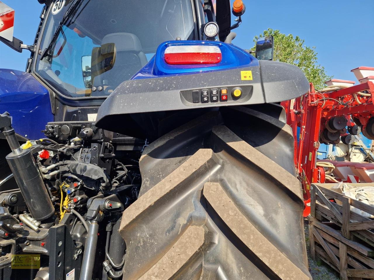 Traktor van het type New Holland T 7.300 AC, Mietmaschine in Groß-Gerau (Foto 4)