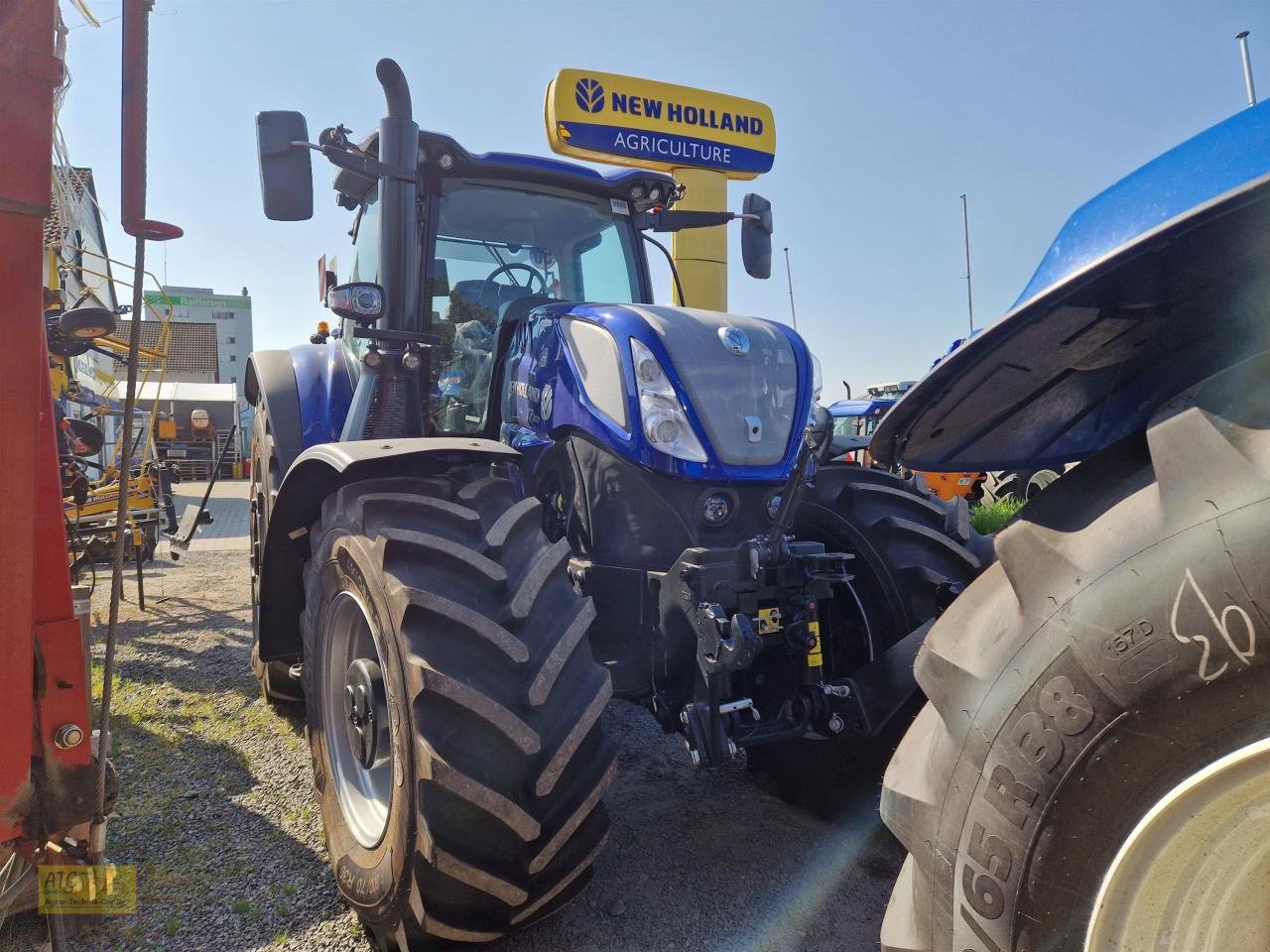 Traktor van het type New Holland T 7.300 AC, Mietmaschine in Groß-Gerau (Foto 6)