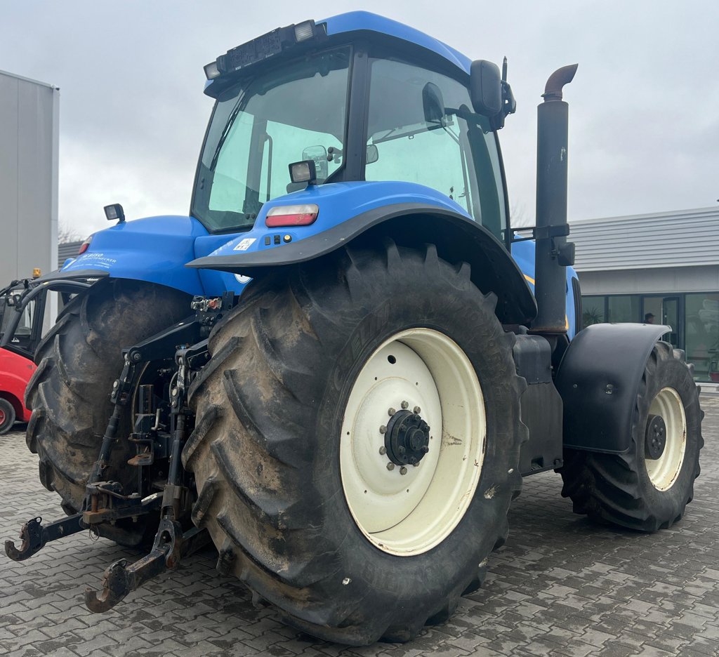 Traktor del tipo New Holland T 8020, Gebrauchtmaschine en Orţişoara (Imagen 3)