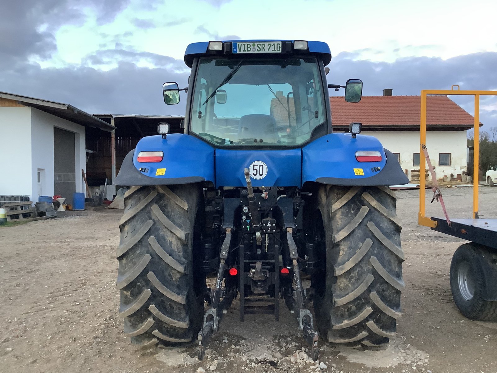 Traktor des Typs New Holland T 8030, Gebrauchtmaschine in Altfraunhofen (Bild 2)