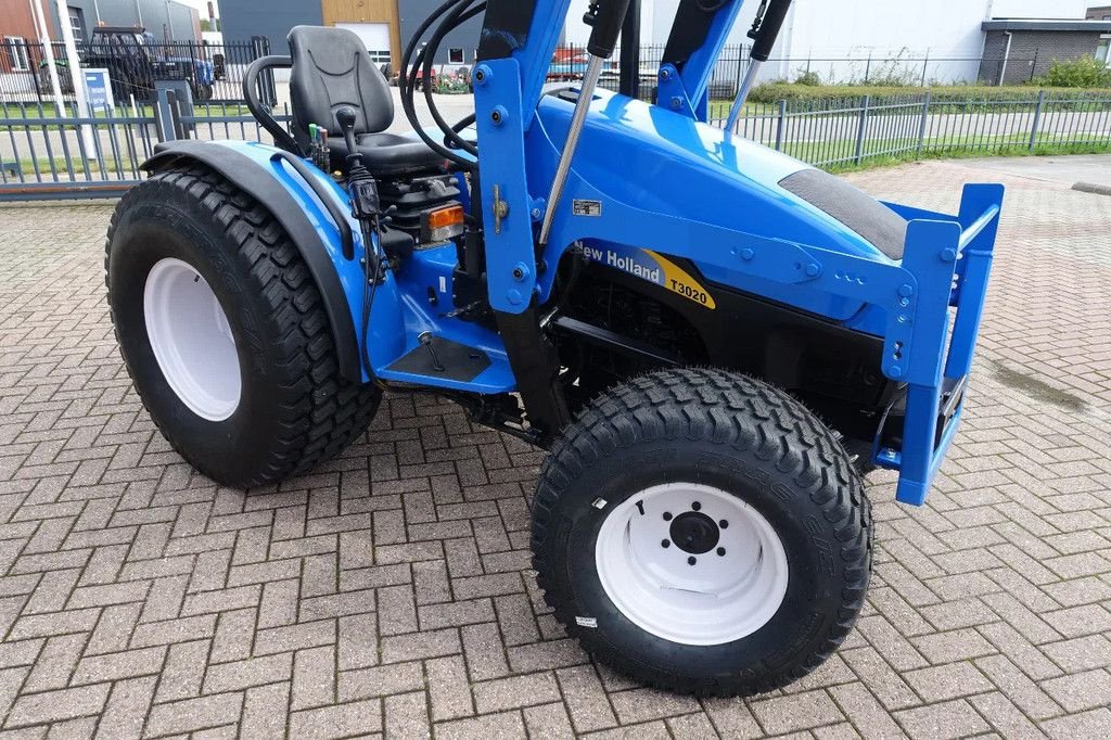 Traktor van het type New Holland T3010 4wd / 02936 Draaiuren / Voorlader, Gebrauchtmaschine in Swifterband (Foto 2)