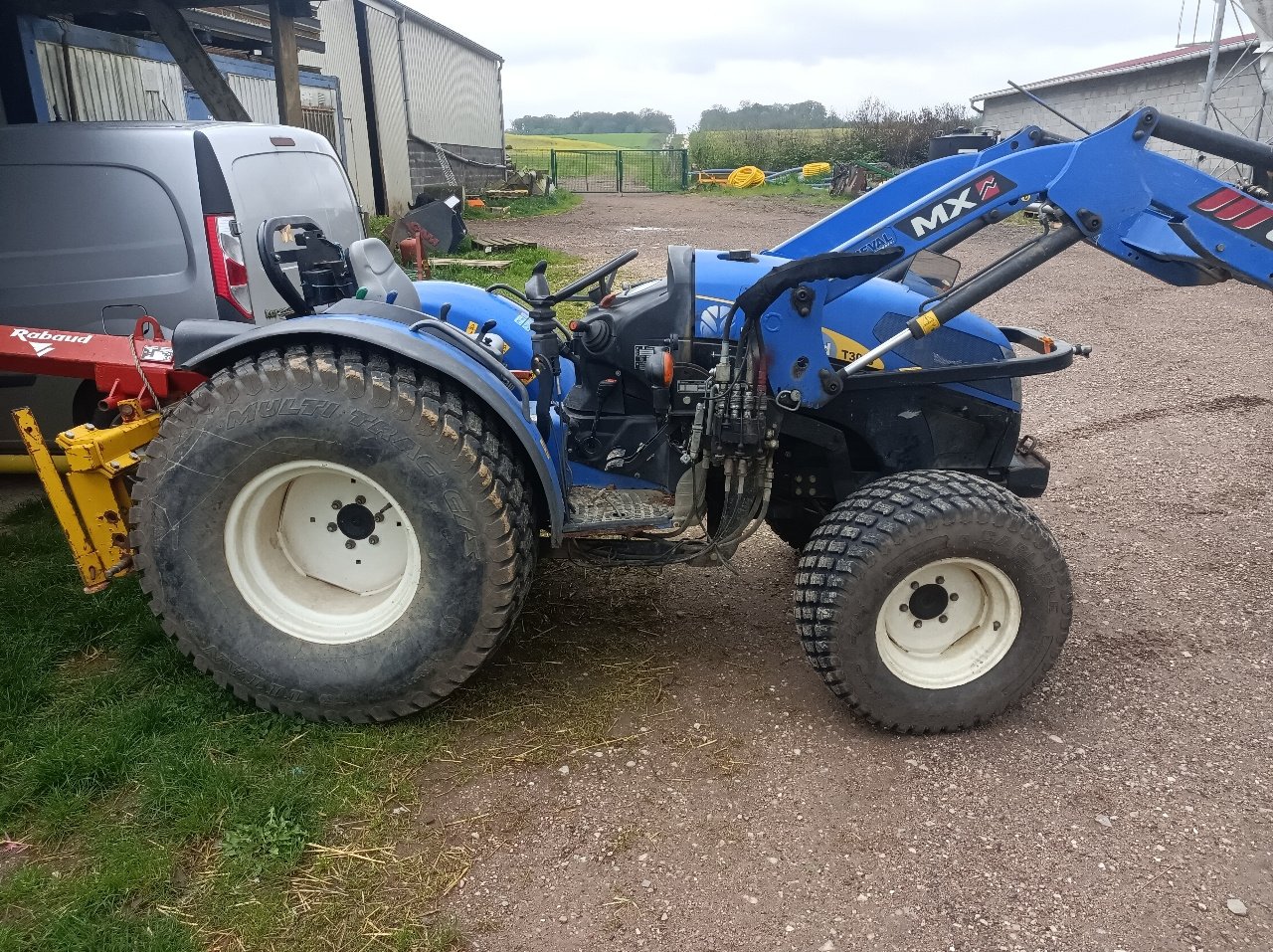 Traktor van het type New Holland T3010, Gebrauchtmaschine in Einvaux (Foto 5)