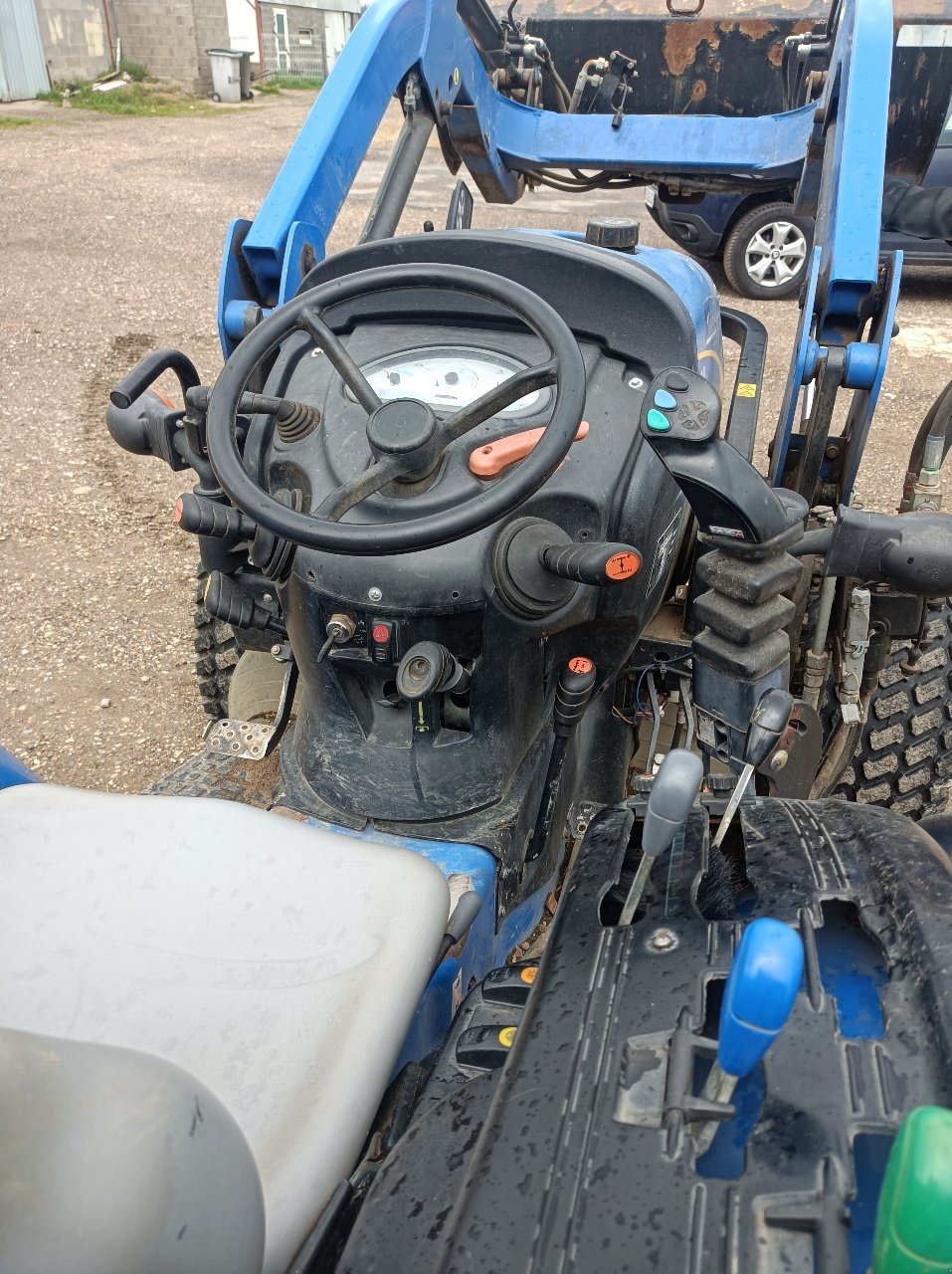 Traktor tip New Holland T3010, Gebrauchtmaschine in Einvaux (Poză 4)