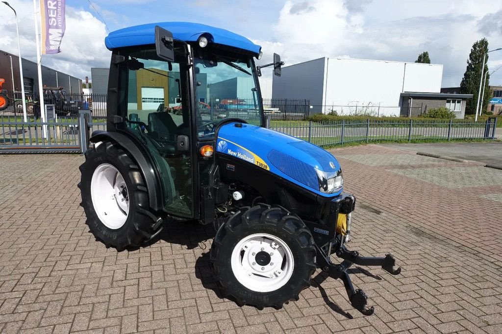 Traktor van het type New Holland T3030 / 00540 Draaiuren / Full Options, Gebrauchtmaschine in Swifterband (Foto 2)