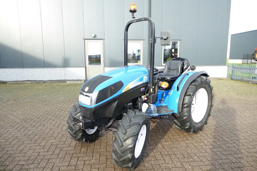 Traktor des Typs New Holland T3030 4wd / 03008 Draaiuren / Brede Akkerbanden, Gebrauchtmaschine in Swifterband (Bild 3)