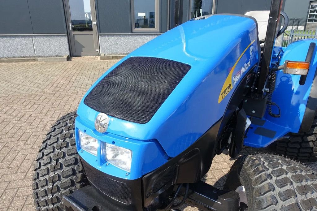 Traktor tipa New Holland T3030 4wd / 03549 Draaiuren / Brede Gazonbanden, Gebrauchtmaschine u Swifterband (Slika 5)