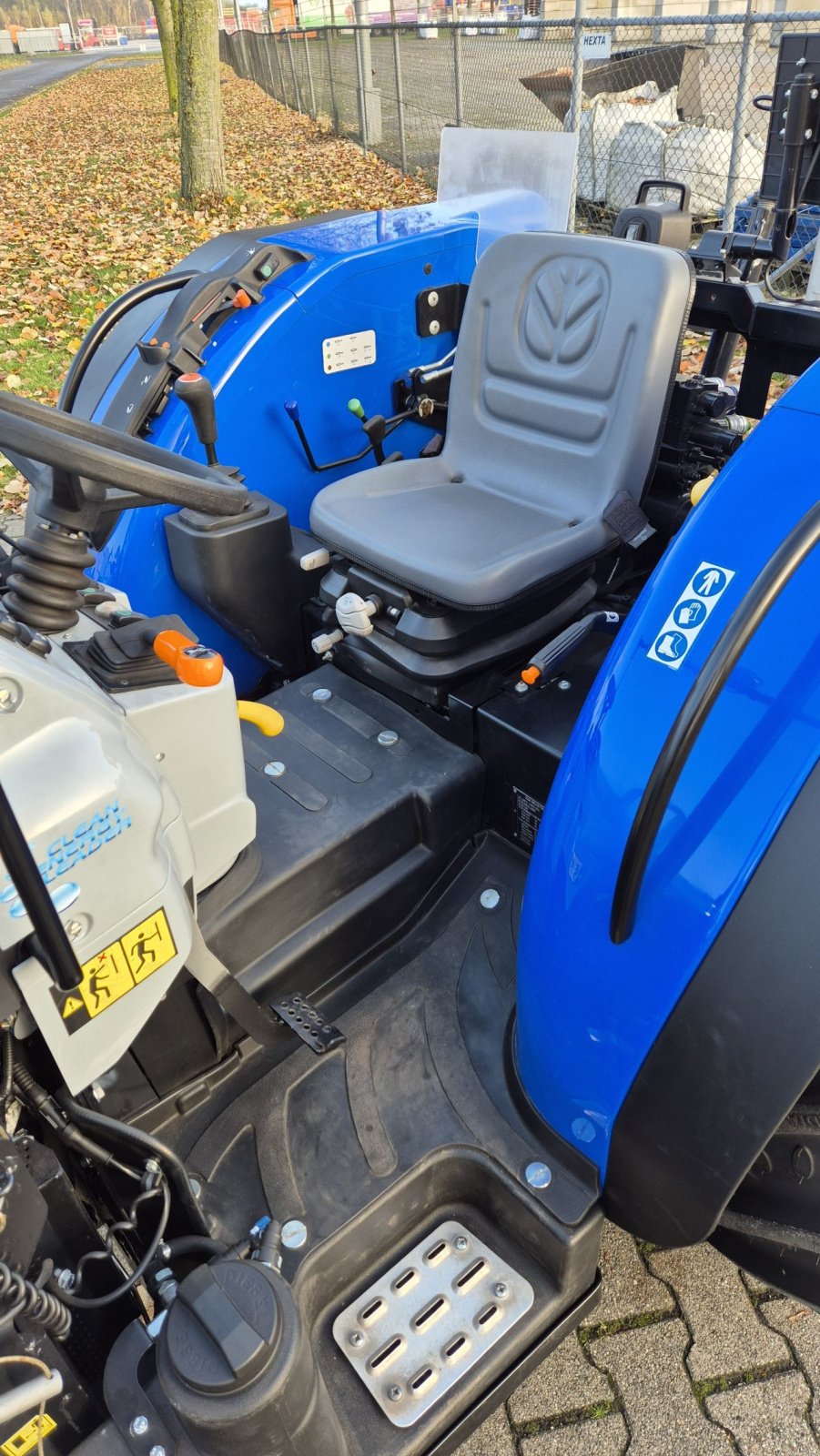 Traktor от тип New Holland T3.60 LP cabrio Nieuw, Gebrauchtmaschine в Schoonebeek (Снимка 8)