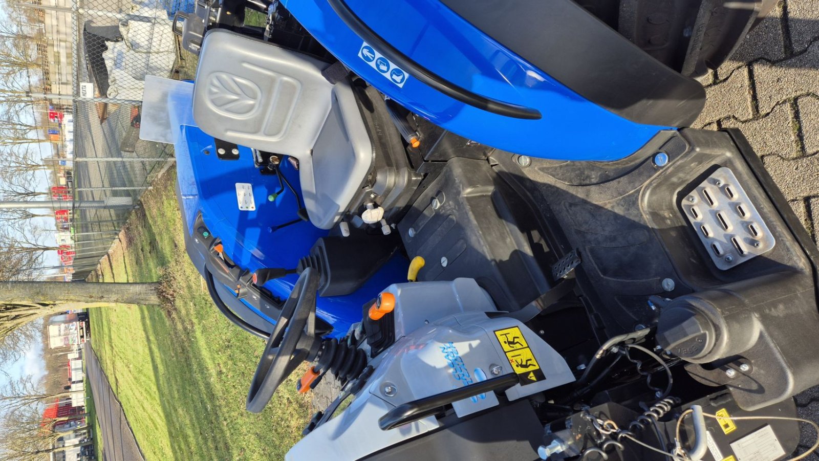 Traktor des Typs New Holland T3.60 LP cabrio Nieuw, Gebrauchtmaschine in Schoonebeek (Bild 8)