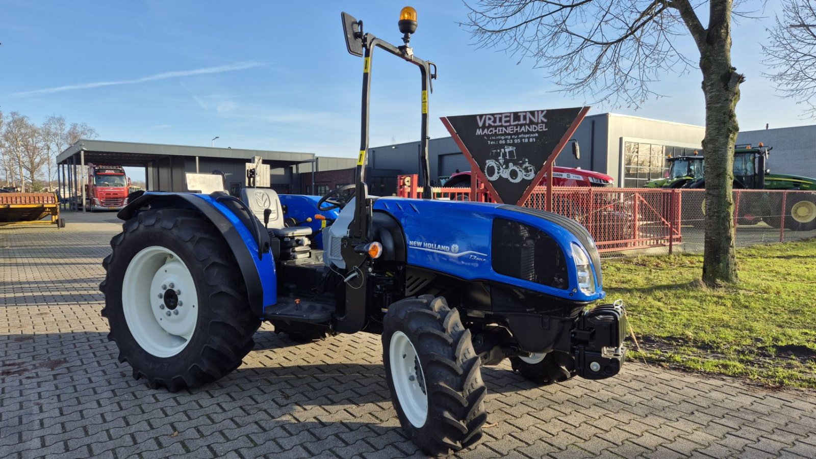 Traktor des Typs New Holland T3.60 LP cabrio Nieuw, Gebrauchtmaschine in Schoonebeek (Bild 1)