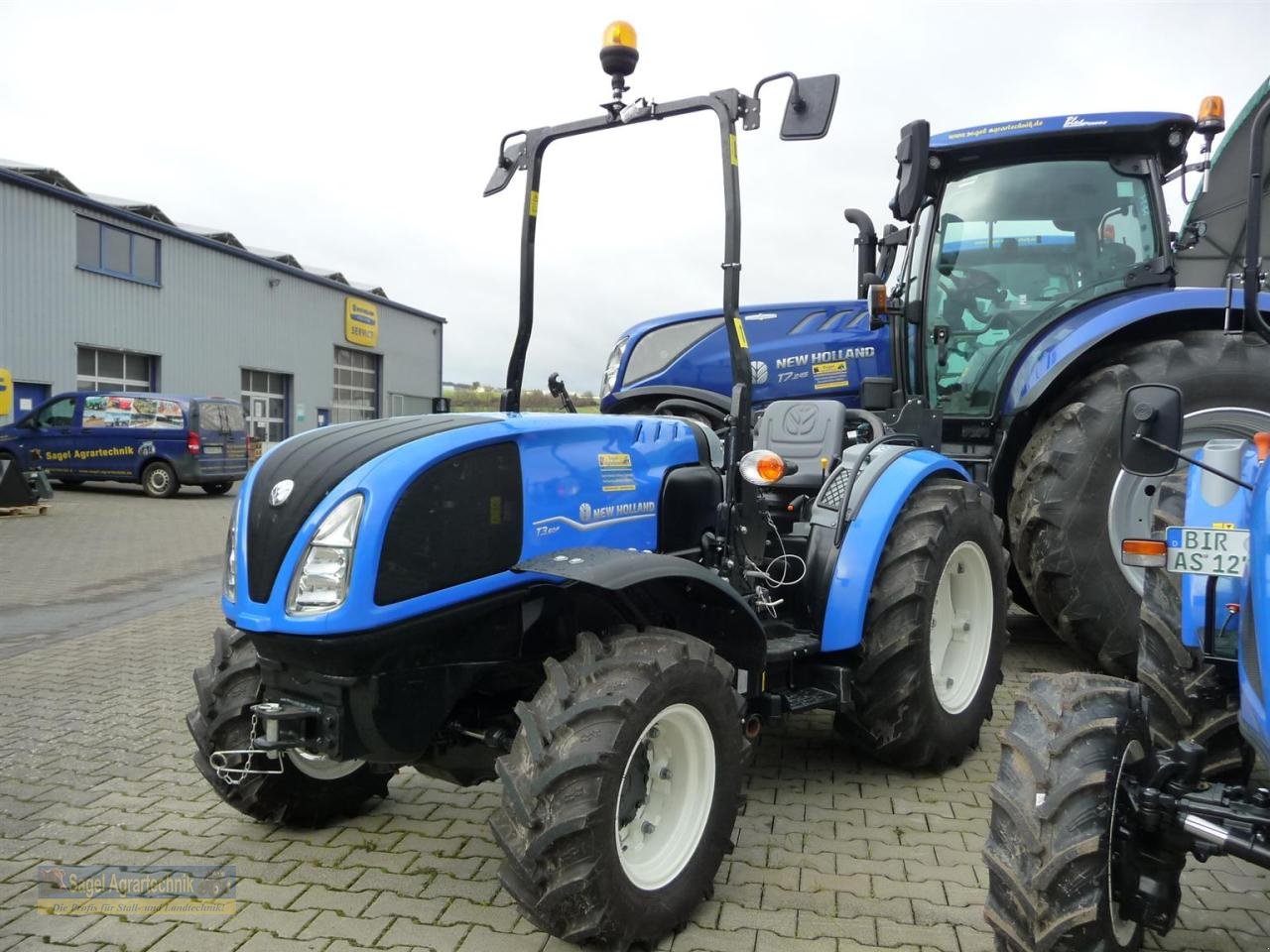 Traktor of the type New Holland T3.60F Stage V, Neumaschine in Rhaunen (Picture 2)