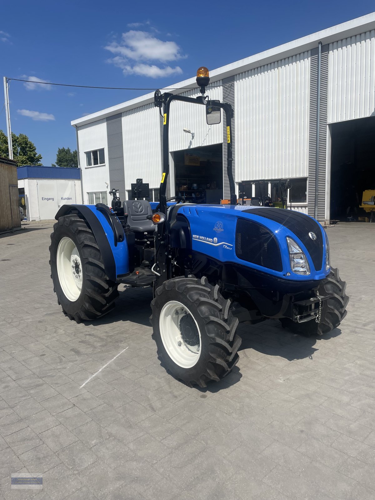 Traktor of the type New Holland T3.60LP, Neumaschine in Bad Köstritz (Picture 2)