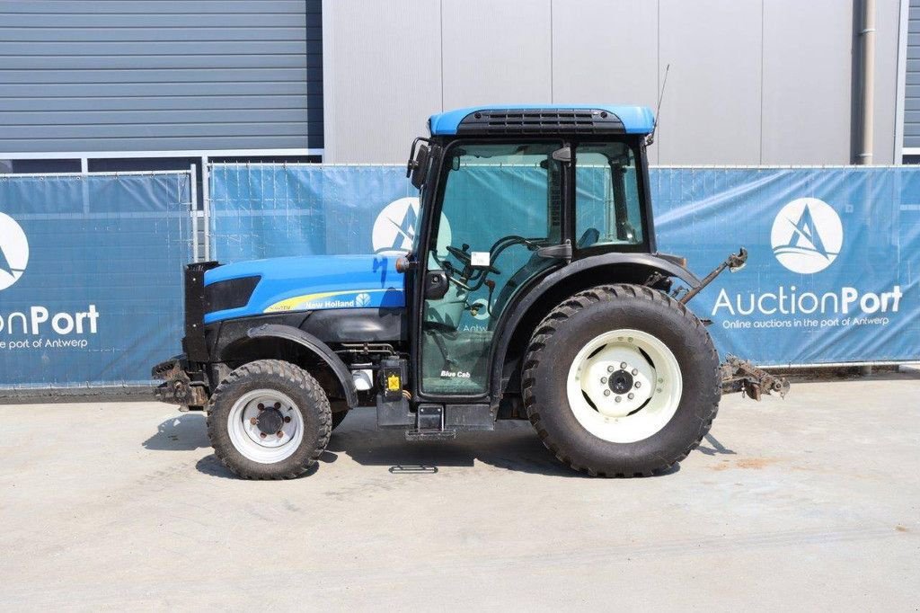 Traktor des Typs New Holland T4020V, Gebrauchtmaschine in Antwerpen (Bild 2)