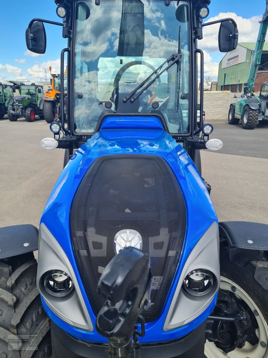 Traktor van het type New Holland T4.100 F (Stage V), Neumaschine in Gerasdorf (Foto 13)