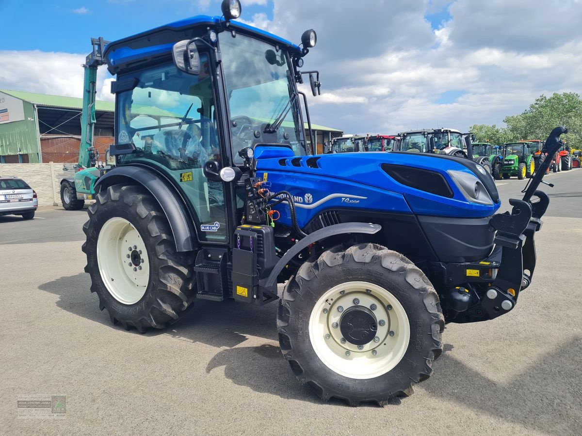 Traktor van het type New Holland T4.100 F (Stage V), Neumaschine in Gerasdorf (Foto 9)