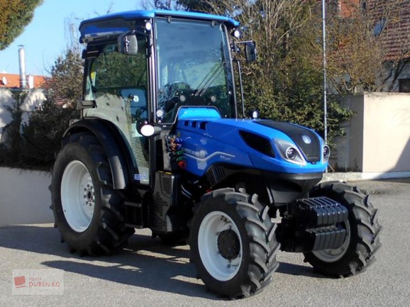 Traktor van het type New Holland T4.100 F (Stage V), Neumaschine in Ziersdorf (Foto 1)