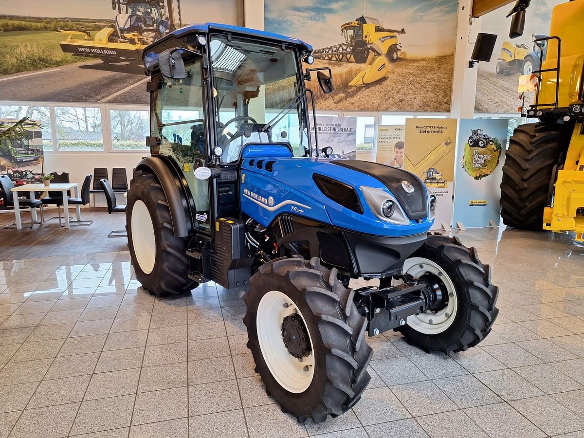 Traktor of the type New Holland T4.120 F (Stage V), Neumaschine in Burgkirchen (Picture 1)