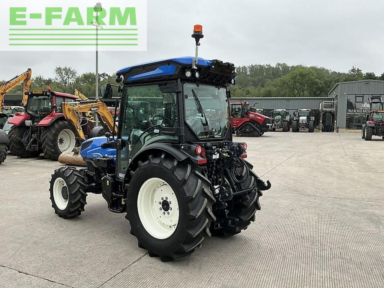 Traktor of the type New Holland t4.120f tractor, Gebrauchtmaschine in SHAFTESBURY (Picture 7)