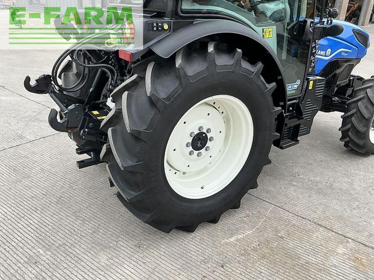 Traktor of the type New Holland t4.120f tractor, Gebrauchtmaschine in SHAFTESBURY (Picture 10)