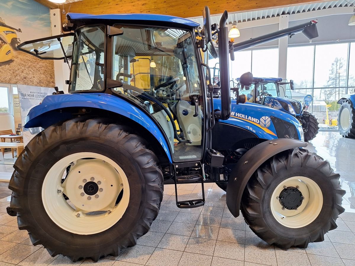 Traktor of the type New Holland T4.55 Stage V, Neumaschine in Burgkirchen (Picture 7)