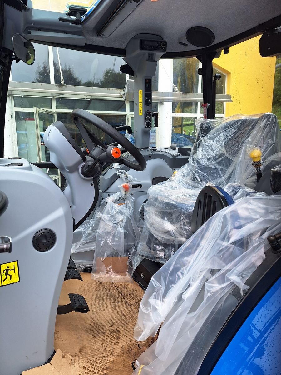 Traktor typu New Holland T4.55 Stage V, Neumaschine w Burgkirchen (Zdjęcie 5)