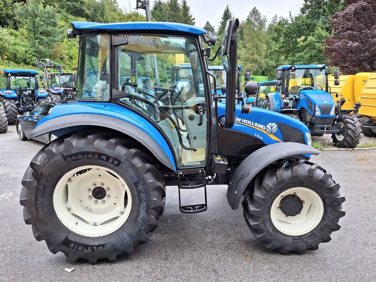 Traktor van het type New Holland T4.55 Stage V, Neumaschine in Burgkirchen (Foto 2)