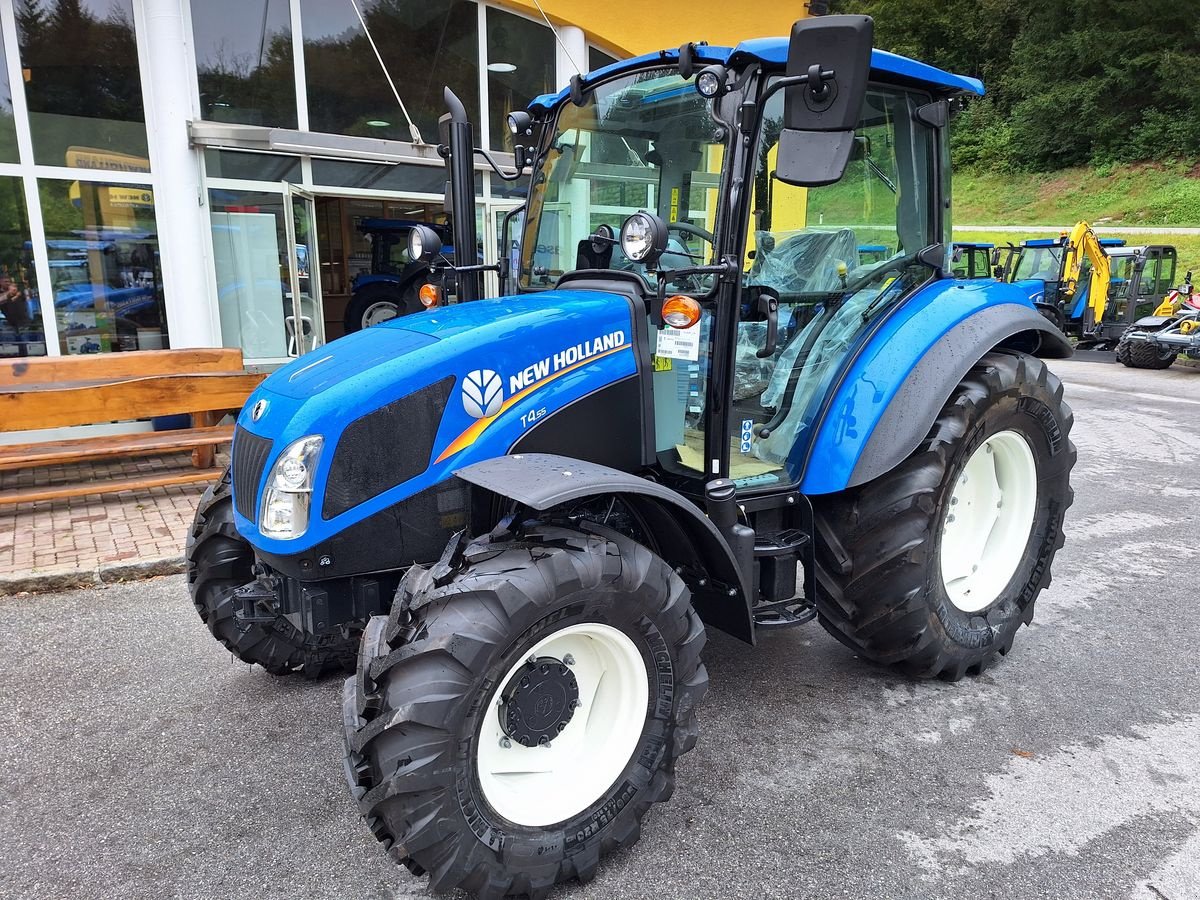 Traktor του τύπου New Holland T4.55 Stage V, Neumaschine σε Burgkirchen (Φωτογραφία 1)