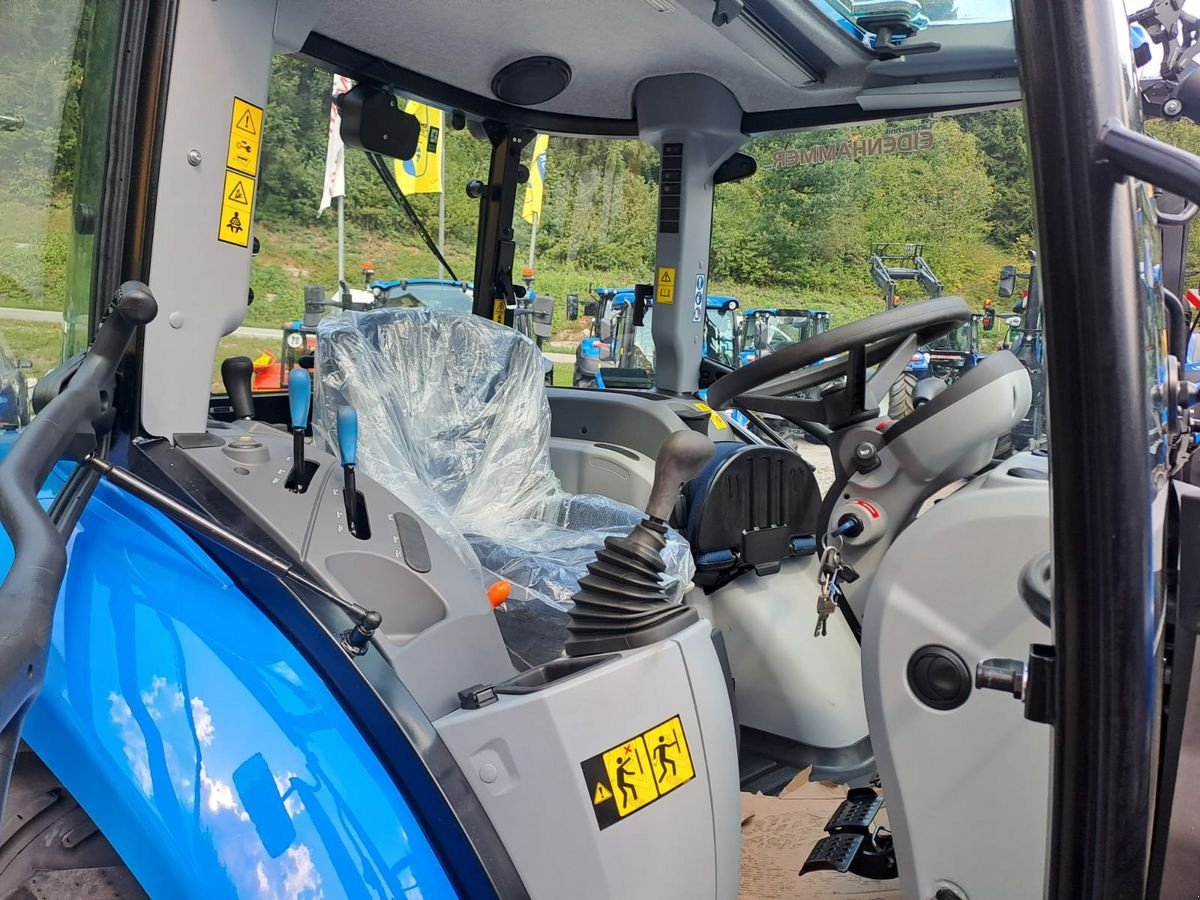 Traktor des Typs New Holland T4.55 Stage V, Neumaschine in Burgkirchen (Bild 3)