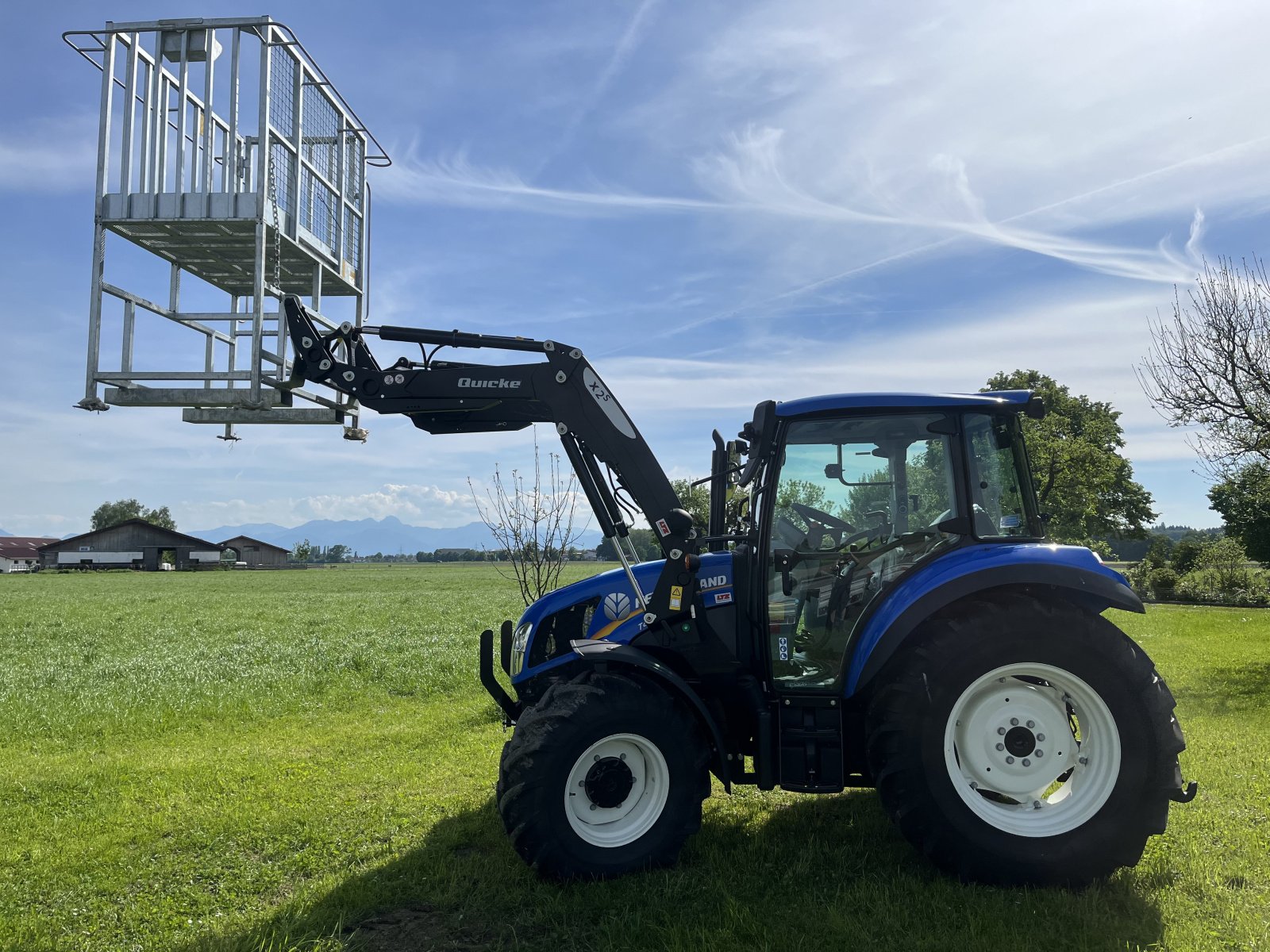 Traktor of the type New Holland T4.55, Neumaschine in Schechen (Picture 1)