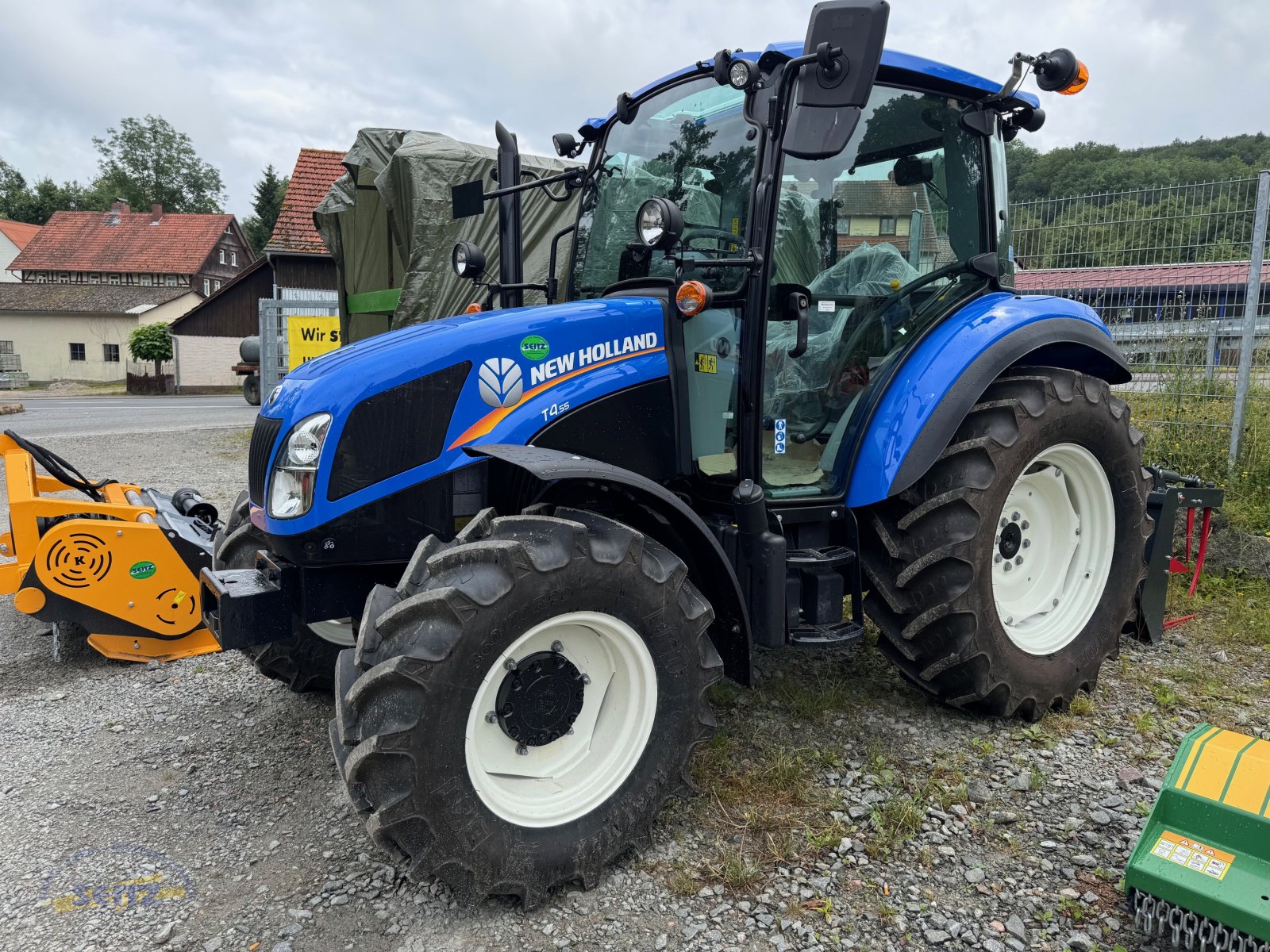 Traktor of the type New Holland T4.55, Neumaschine in Lindenfels-Glattbach (Picture 1)