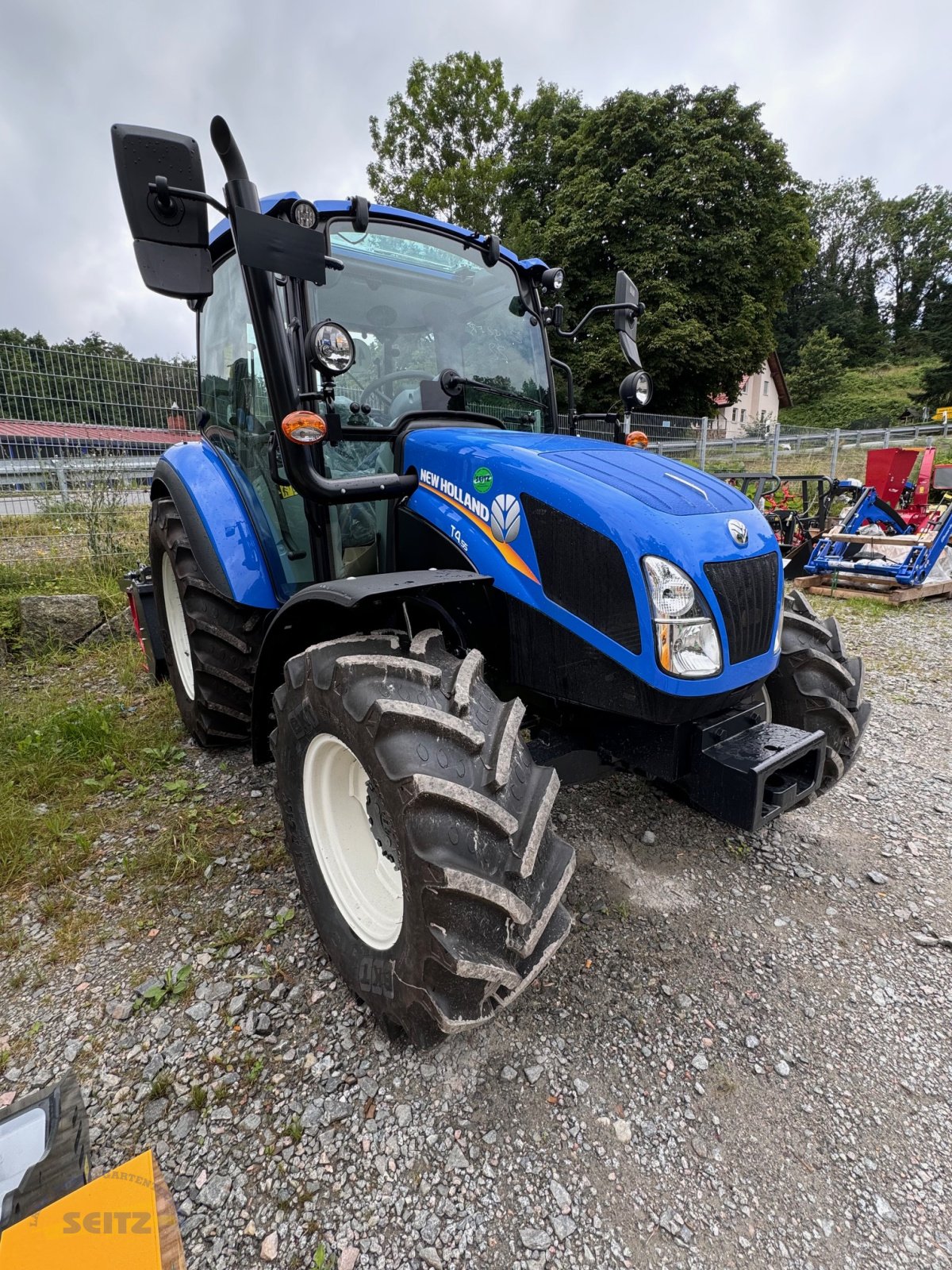 Traktor of the type New Holland T4.55, Neumaschine in Lindenfels-Glattbach (Picture 9)