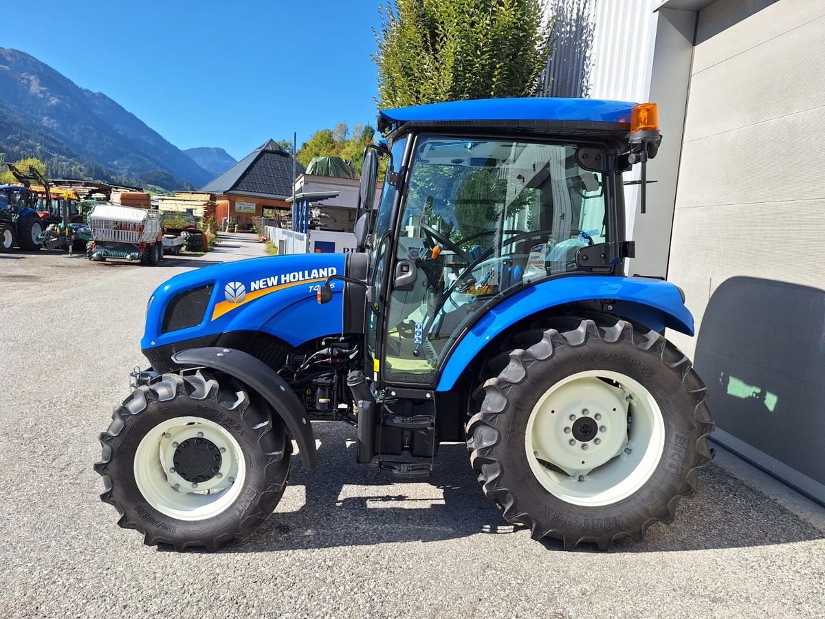 Traktor of the type New Holland T4.55S Stage V, Neumaschine in Burgkirchen (Picture 1)