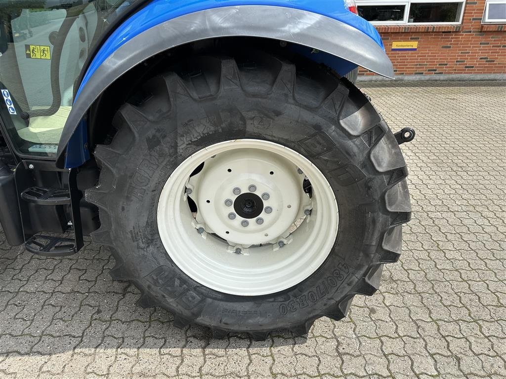 Traktor des Typs New Holland T4.75 Kampagne, Gebrauchtmaschine in Gjerlev J. (Bild 8)