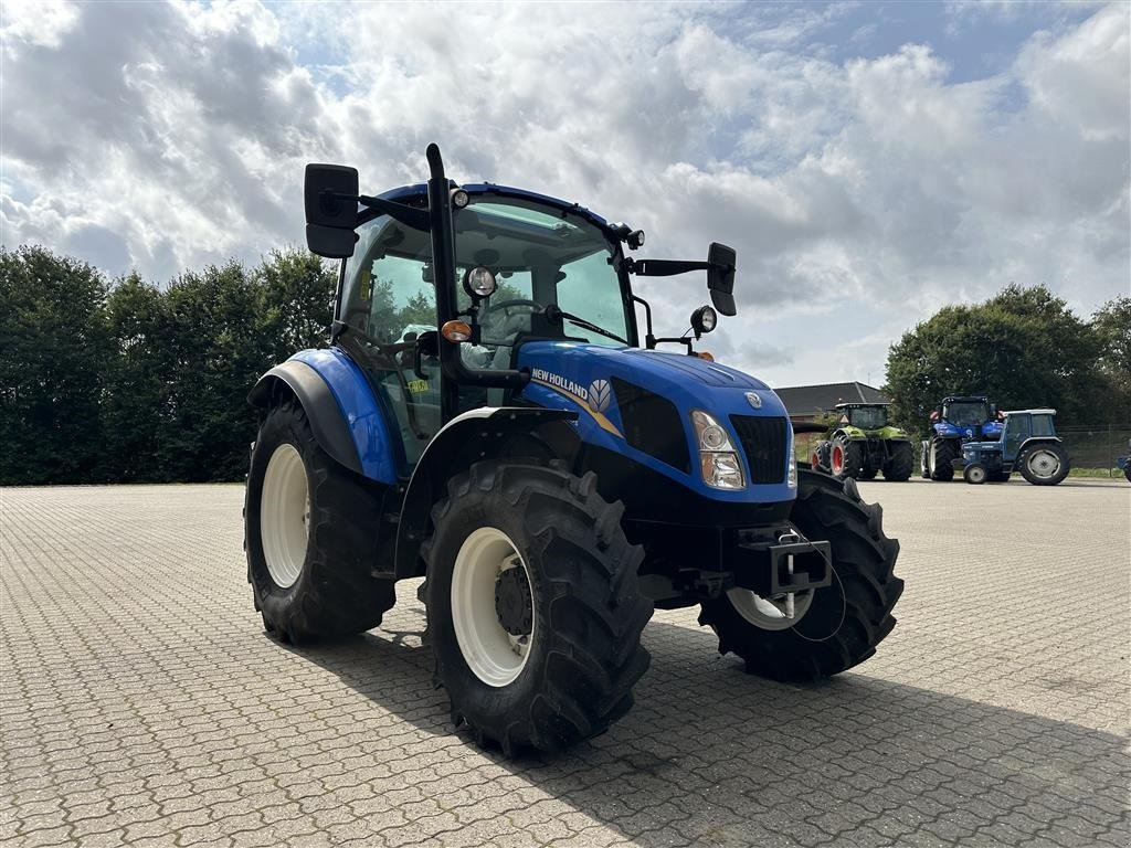 Traktor des Typs New Holland T4.75 Kampagne, Gebrauchtmaschine in Gjerlev J. (Bild 4)