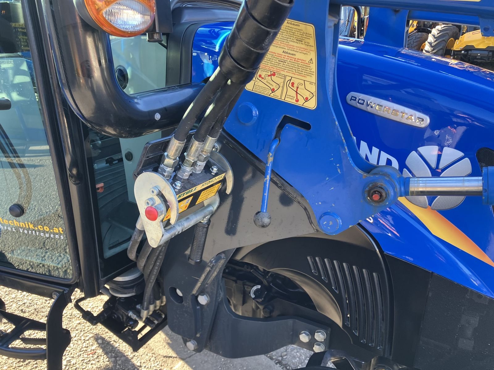 Traktor des Typs New Holland T4.75 Powerstar, Gebrauchtmaschine in Villach (Bild 17)