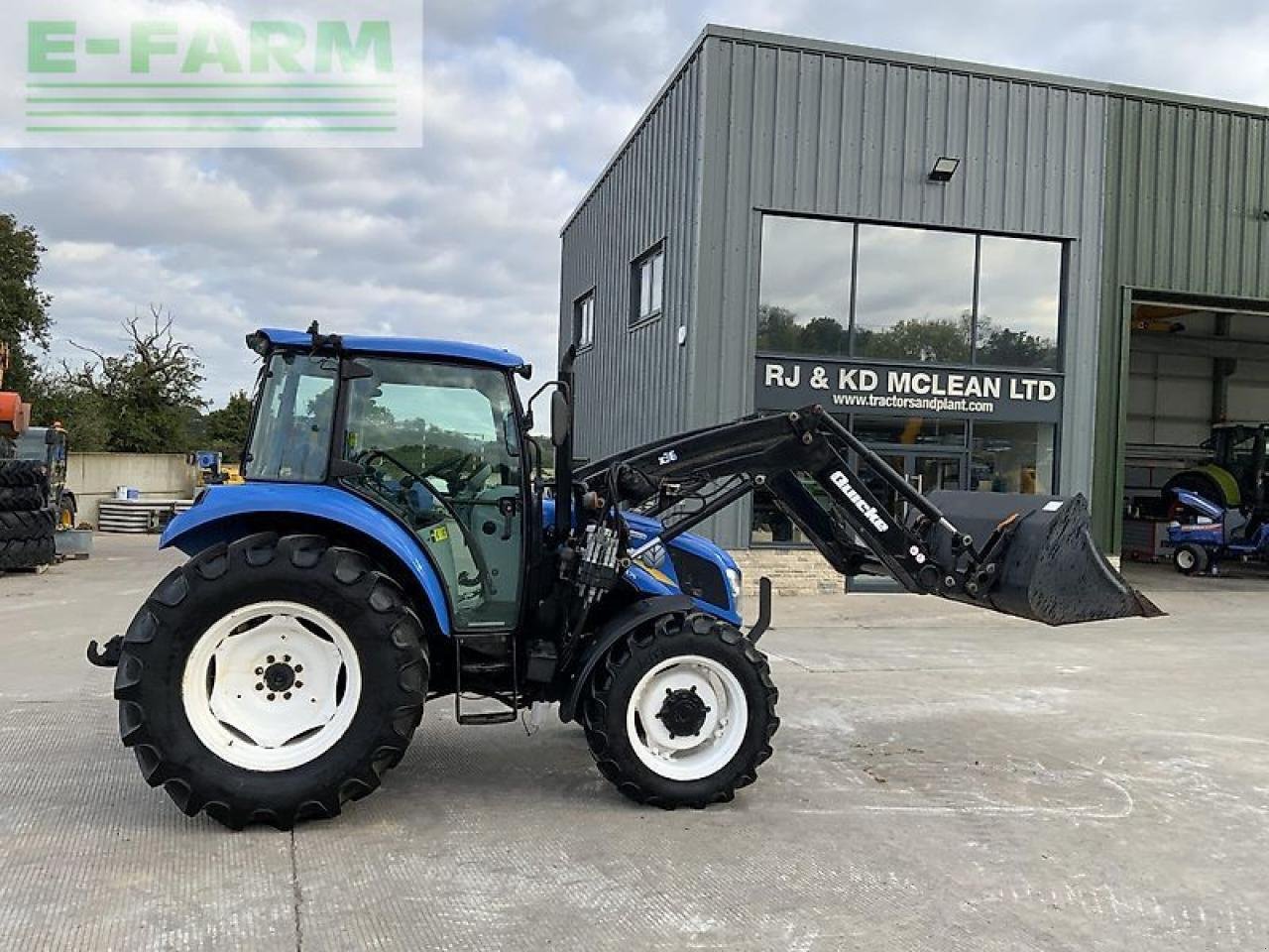 Traktor of the type New Holland t4.75 tractor (st21006), Gebrauchtmaschine in SHAFTESBURY (Picture 2)