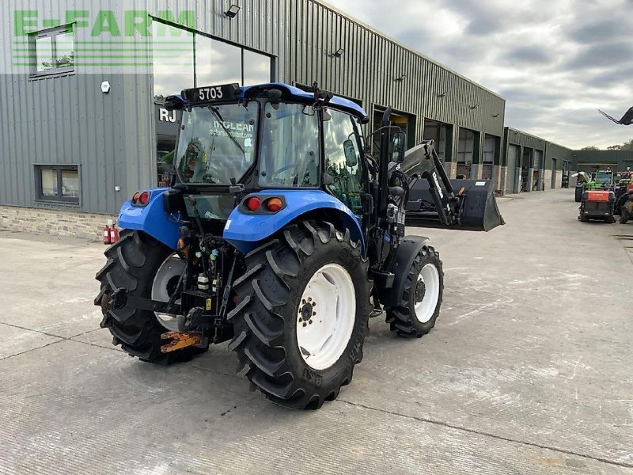 Traktor of the type New Holland t4.75 tractor (st21006), Gebrauchtmaschine in SHAFTESBURY (Picture 3)