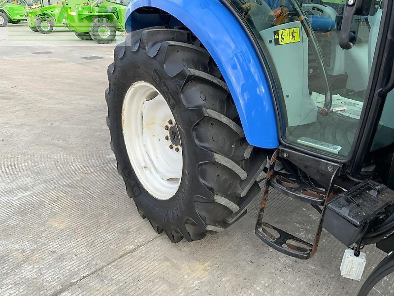 Traktor of the type New Holland t4.75 tractor (st21006), Gebrauchtmaschine in SHAFTESBURY (Picture 13)