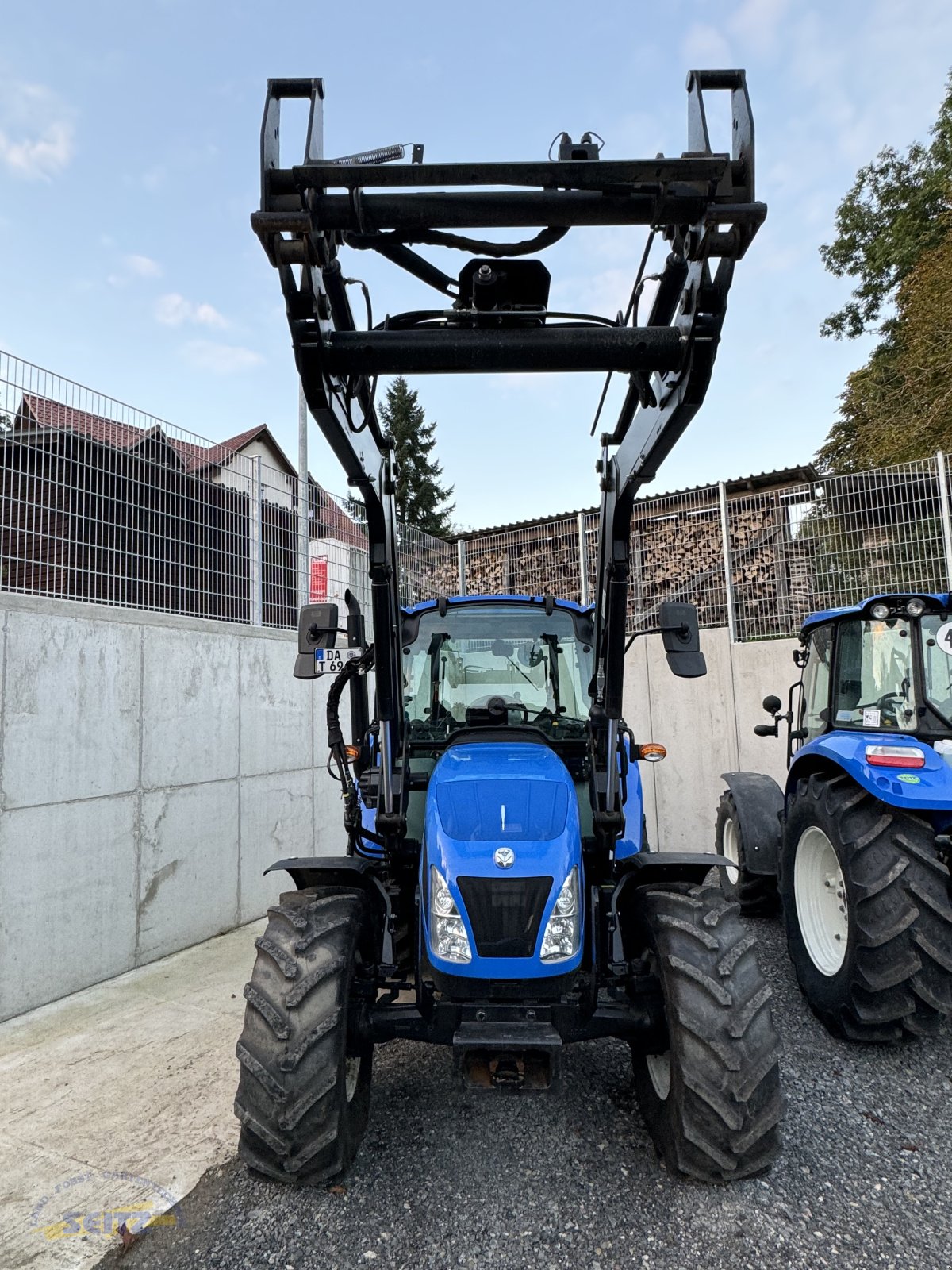 Traktor des Typs New Holland T4.75, Gebrauchtmaschine in Lindenfels-Glattbach (Bild 2)