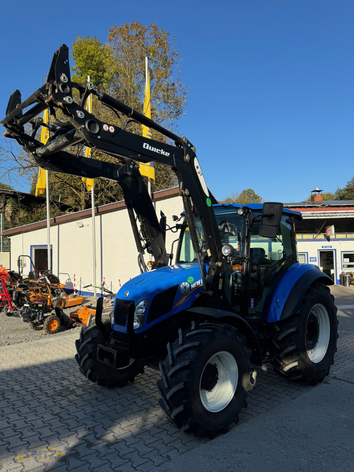 Traktor van het type New Holland T4.75, Neumaschine in Lindenfels-Glattbach (Foto 3)