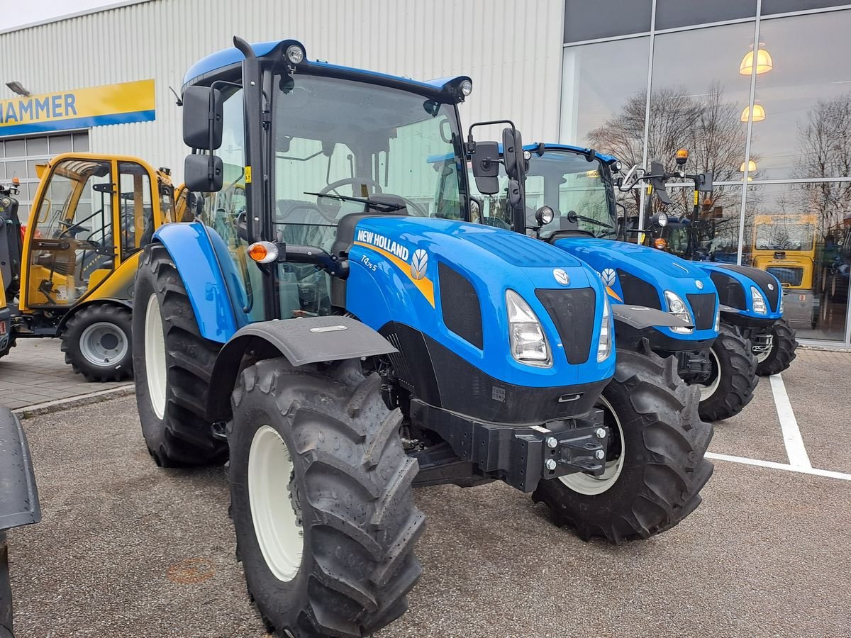 Traktor of the type New Holland T4.75S Stage V, Neumaschine in Burgkirchen (Picture 2)