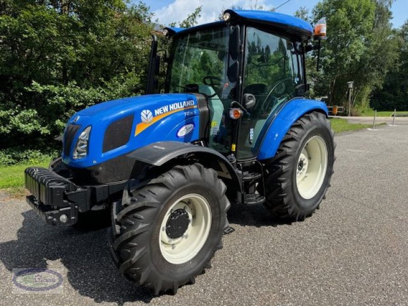 Traktor of the type New Holland T4.75S Stage V, Neumaschine in Münzkirchen