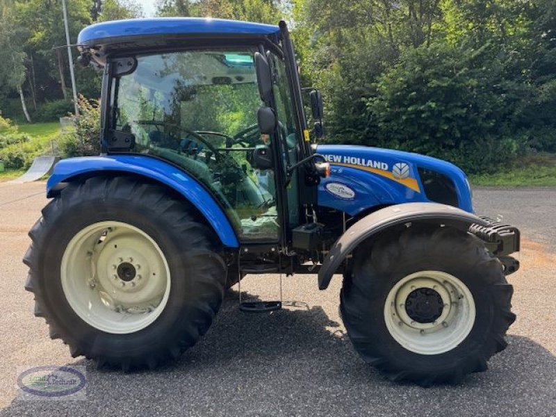 Traktor of the type New Holland T4.75S Stage V, Neumaschine in Münzkirchen (Picture 4)