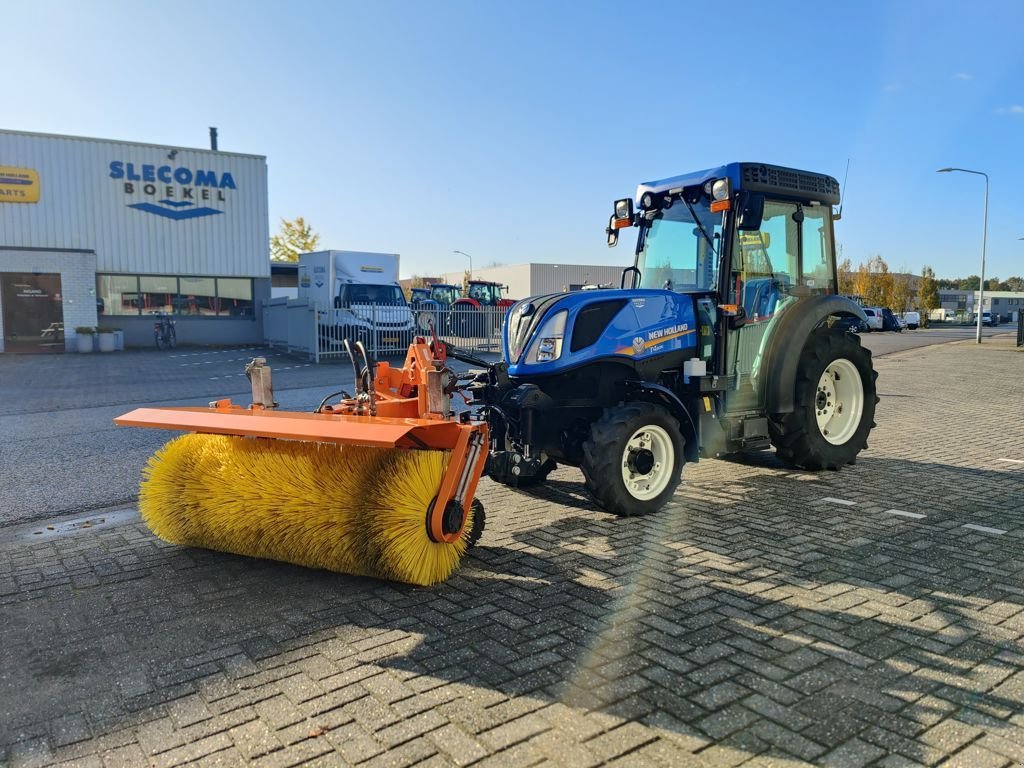 Traktor του τύπου New Holland T4.80N met Rolbezem, Gebrauchtmaschine σε BOEKEL (Φωτογραφία 1)