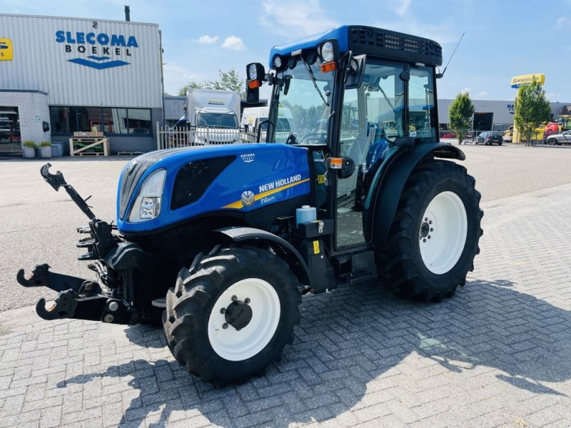 Traktor of the type New Holland T4.80N Smalspoor, Gebrauchtmaschine in BOEKEL (Picture 1)