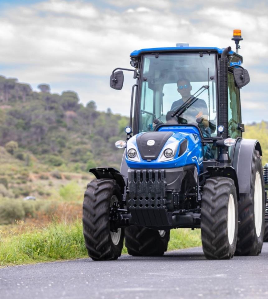 Traktor of the type New Holland T4.80N STAGE V, Gebrauchtmaschine in Hadsten (Picture 1)