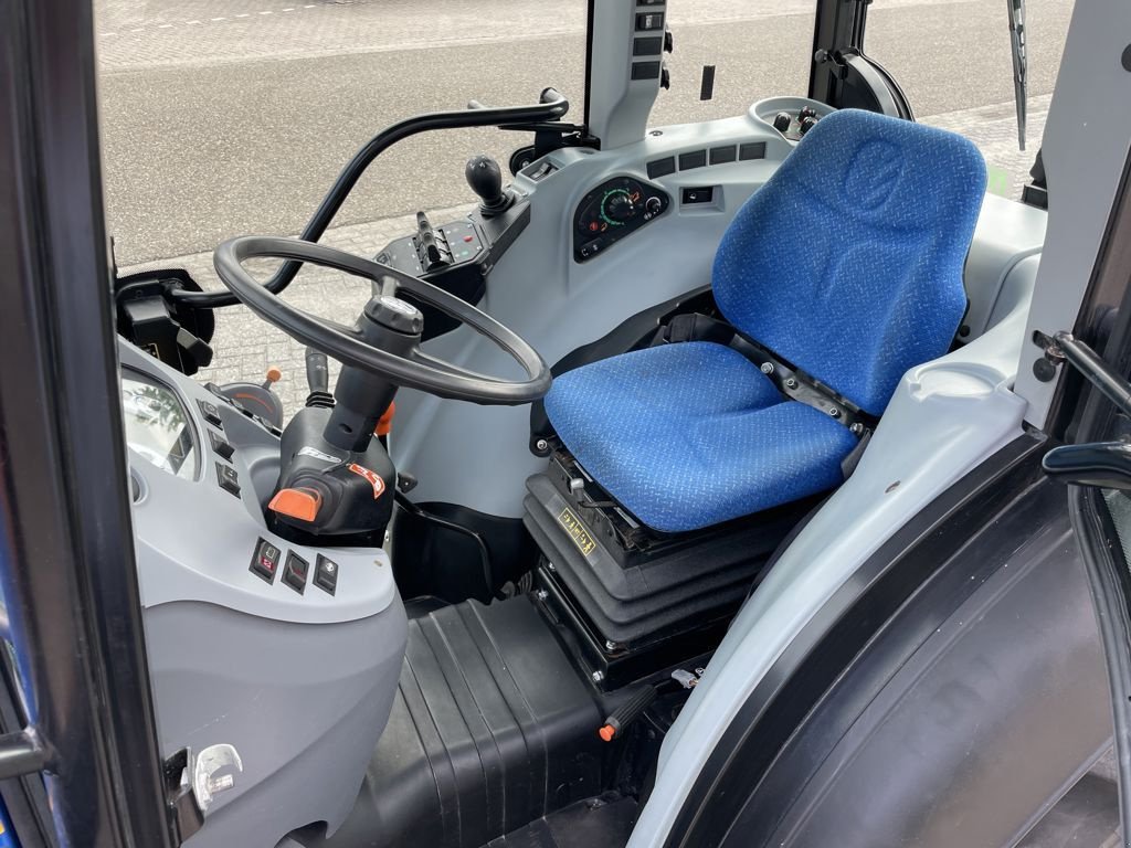 Traktor del tipo New Holland T4.80N & Sweeper, Gebrauchtmaschine en BOEKEL (Imagen 3)