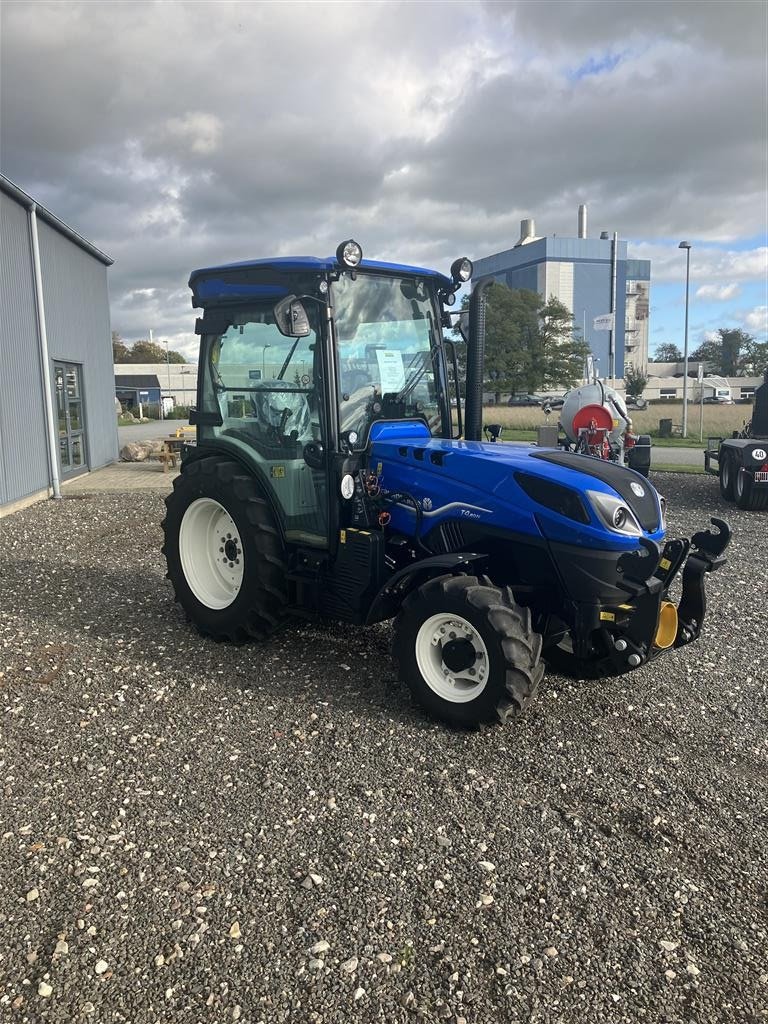 Traktor of the type New Holland T4.80N, Gebrauchtmaschine in Glamsbjerg (Picture 4)