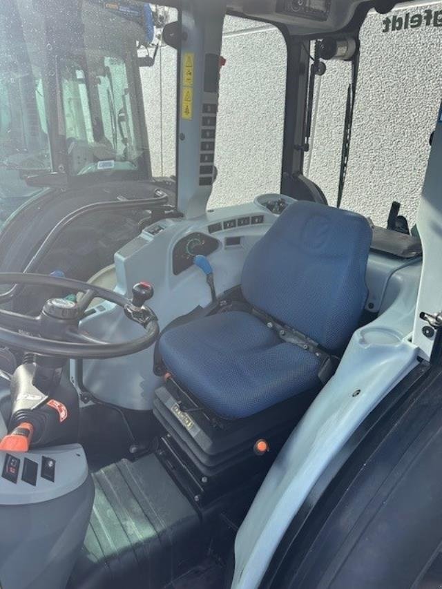 Traktor van het type New Holland T4.90N SS, Gebrauchtmaschine in Hadsten (Foto 7)