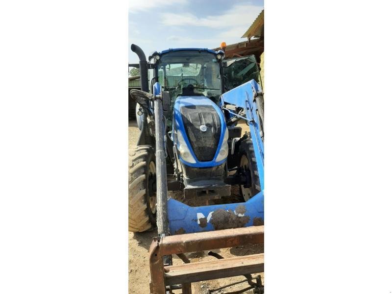 Traktor typu New Holland T5-100EC, Gebrauchtmaschine w ANTIGNY (Zdjęcie 5)