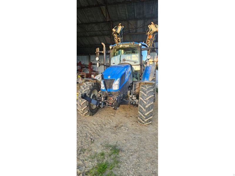 Traktor del tipo New Holland T5-105DC, Gebrauchtmaschine In CHAUMONT